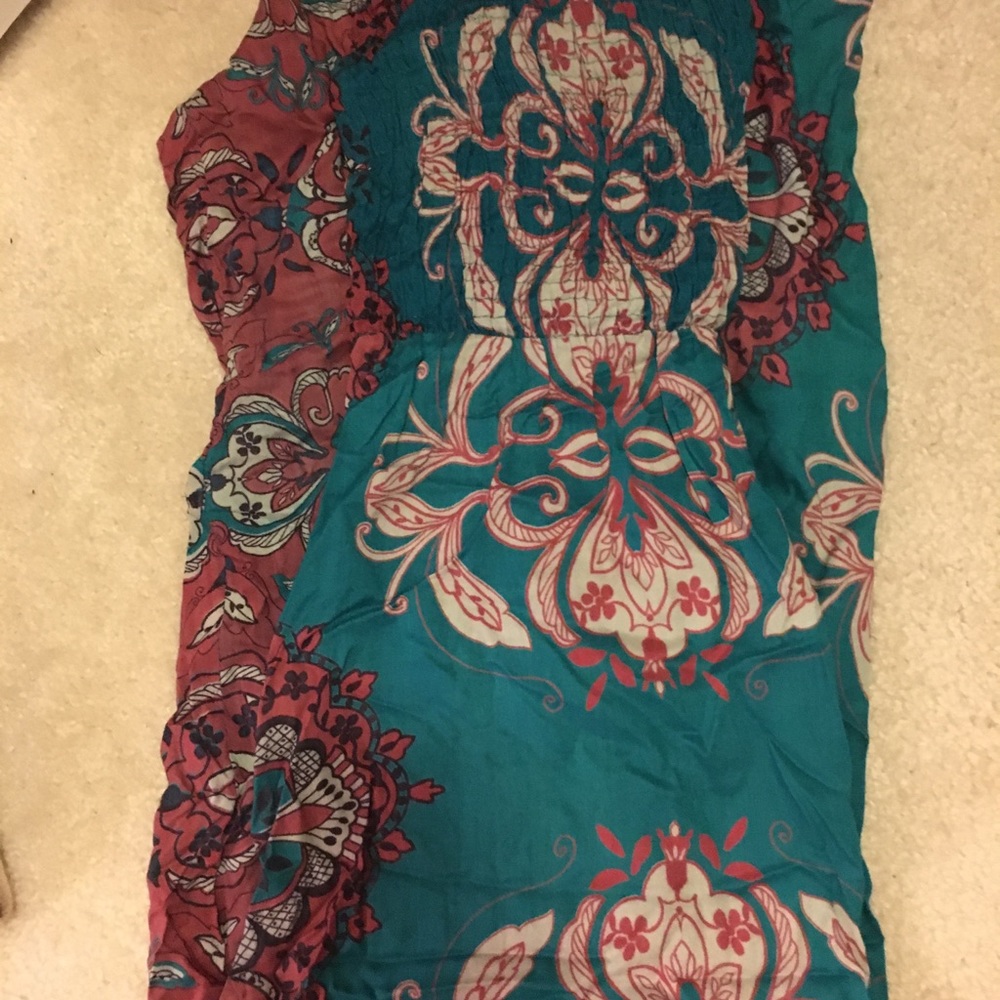Dresses - Picture 3 of 3